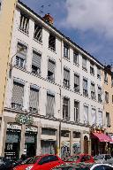 Ensemble de deux immeubles, sur rue et sur cour