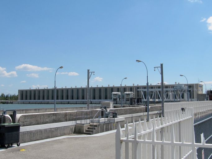 Centrale hydroélectrique dite centrale électrique de Beauchastel, écluse, pont routier