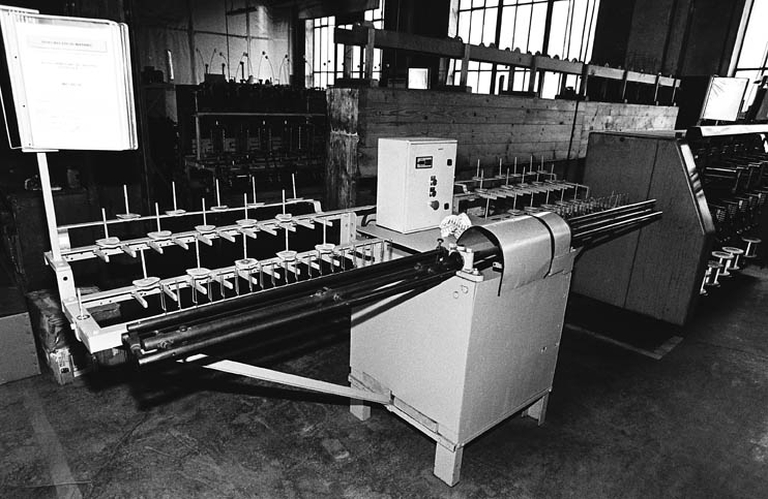 16 machines à bobiner, 8 machines à assembler, 3 machines à laminer, machine à contrôler de l'usine Dorures Louis Mathieu Industrie