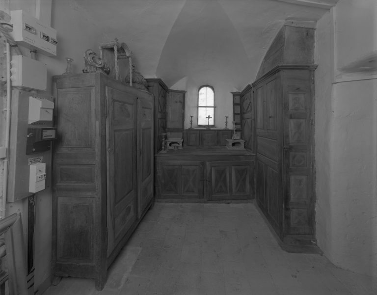 Meuble de sacristie (chasublier, armoire de sacristie)