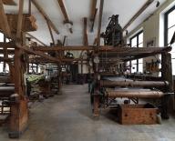 Ensemble de 4 métiers à tisser à bras et matériel textile de l'atelier Mattelon
