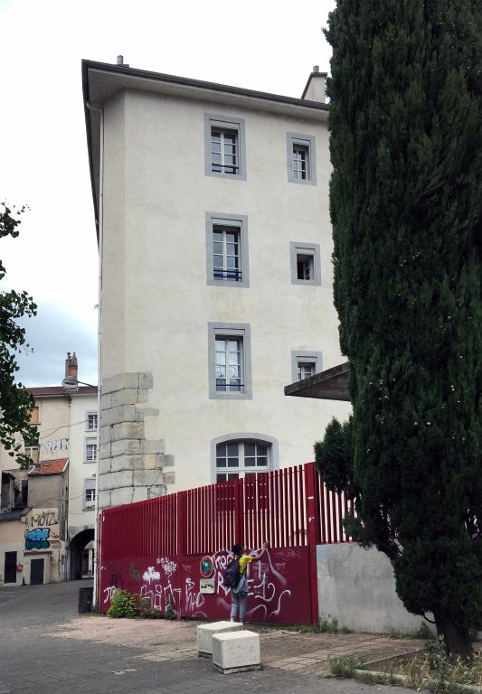 Collège de jésuites, dit Royal-Dauphin, puis école centrale, lycée, collège royal, lycée de garçons puis lycée de jeunes filles, actuellement cité scolaire Stendhal