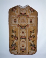 Chasuble, étole, manipule, bourse de corporal, voile de calice : ornement doré