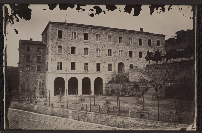 Ancien couvent d'Ursulines actuellement collège Victor-de-Laprade