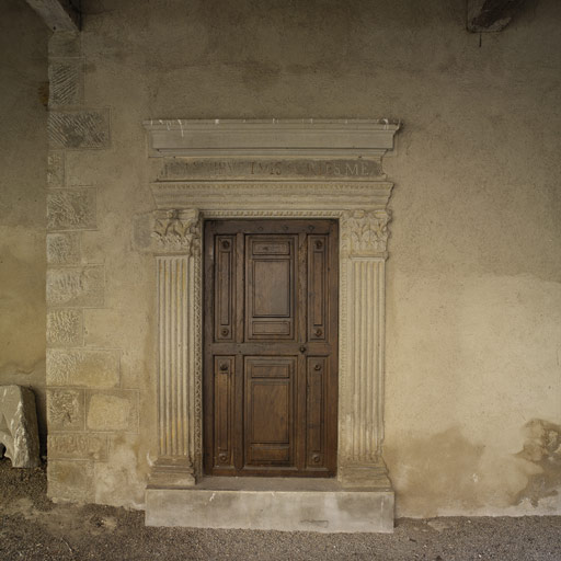 Ensemble des quatre portes de l'aile est