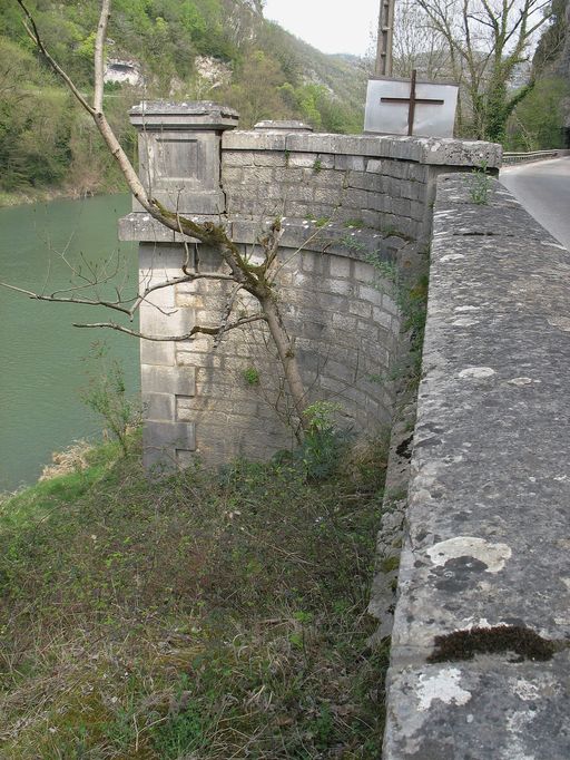 Pont suspendu de La Balme (détruit) ; culée (vestiges)