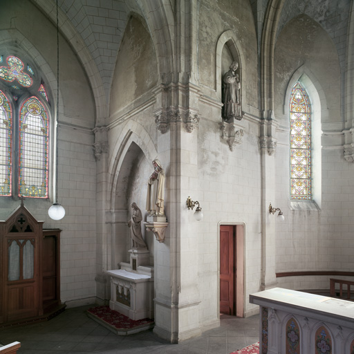 Ensemble de deux autels secondaires, tabernacles, gradins d'autel (autel tombeau), statues (petite-nature)de la Vierge et du Sacré-Coeur