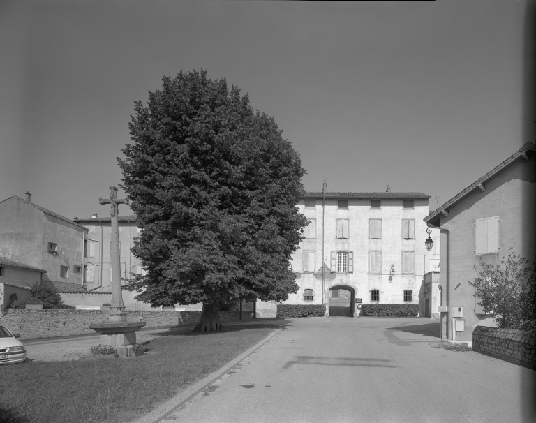 Prieuré, chapitre de chanoinesses puis abbaye