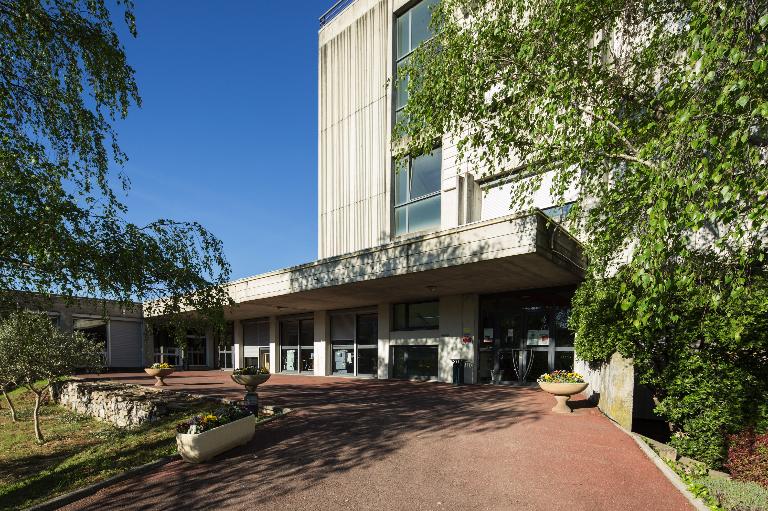 Lycée agricole et collège agricole féminin, actuellement lycée agricole Olivier-de-Serres