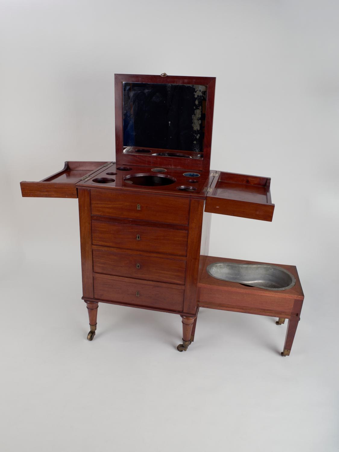Ensemble de commodes-barbières à bidet (3)