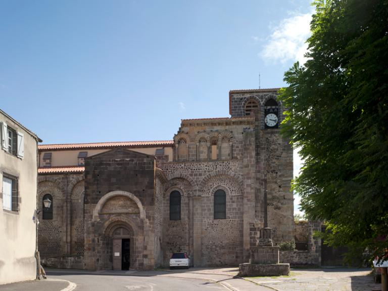 abbaye de bénédictins Saint-Pierre, à présent église paroissiale