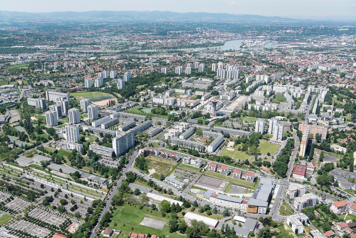 Immeubles et tours dits Zone d'Urbanisation Prioritaire des Minguettes à Vénissieux