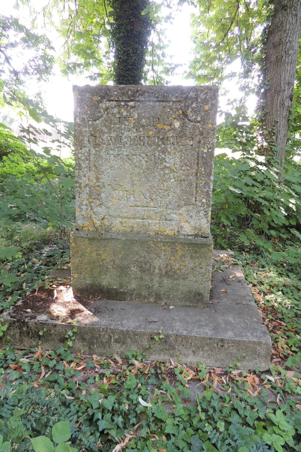 Croix de chemin : croix de Grelonges (vestiges)