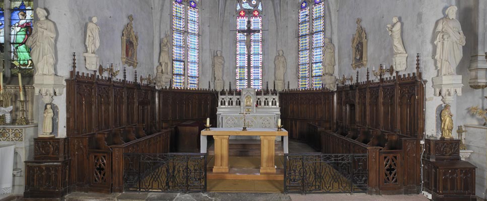 Lambris de demi-revêtement : tour du choeur, portes, stalles et crédences