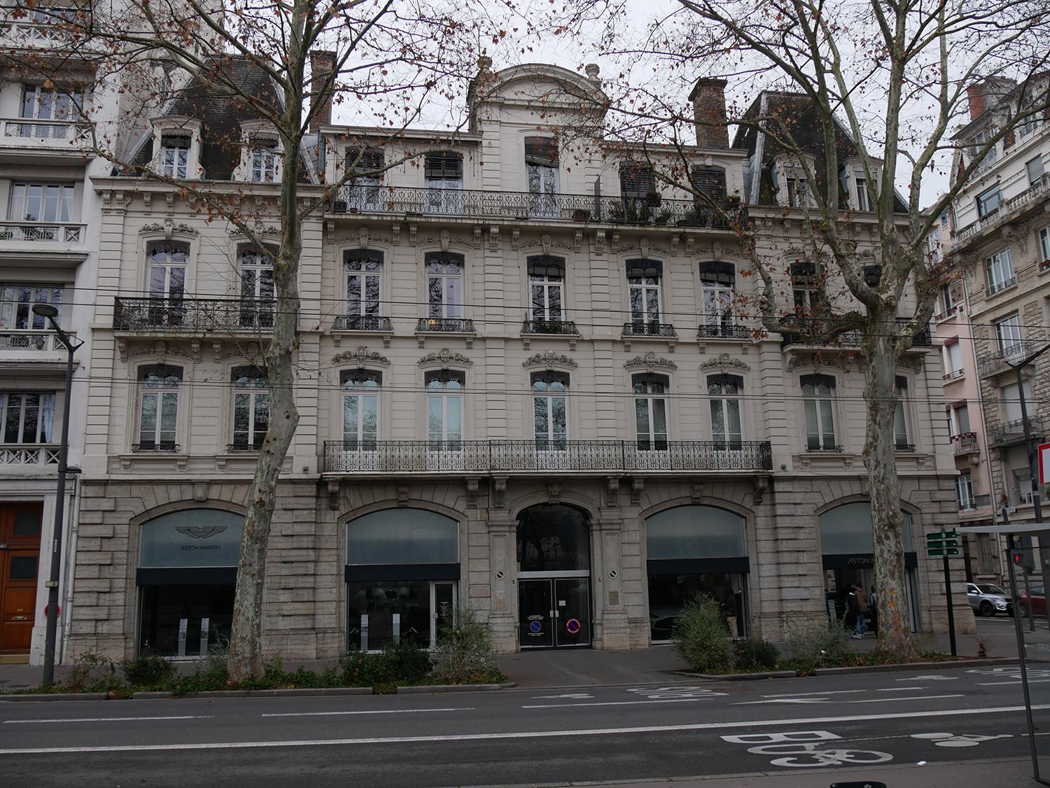 Ets Faurax & Cie carrosserie de luxe actuellement immeuble et garage automobile