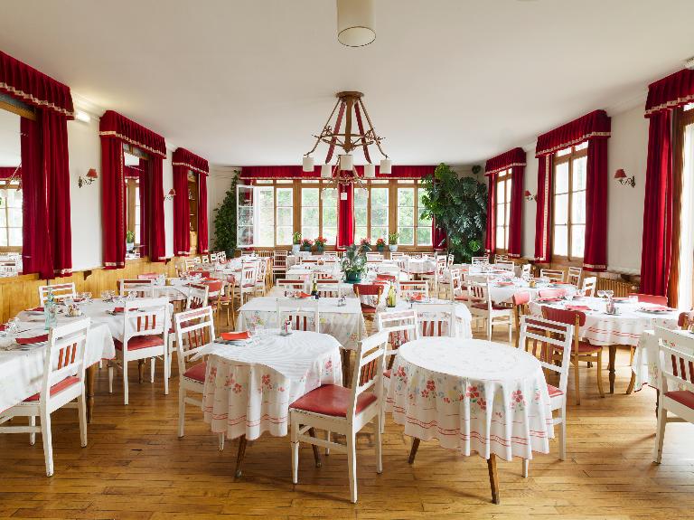 Restaurant dit chalet-restaurant du Mont-Revard, puis hôtel de voyageurs dit Chalet PLM, actuellement hôtel de voyageurs dit Le Chalet Bouvard
