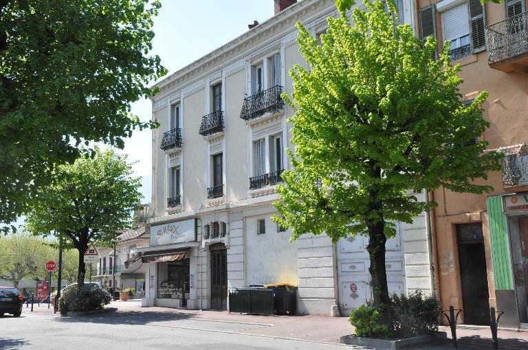 Magasin de commerce et entrepôt commercial de vins Antoine Garnier, puis magasin de commerce et entrepôt commercial de vins Antoine Garnier et immeuble, actuellement immeuble et boutique