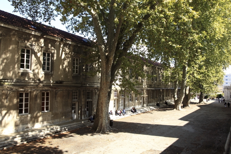 Collège de Tournon, puis école royale militaire, école centrale, collège communal, collège royal, lycée impérial, lycée de garçons, actuellement lycée Gabriel-Faure