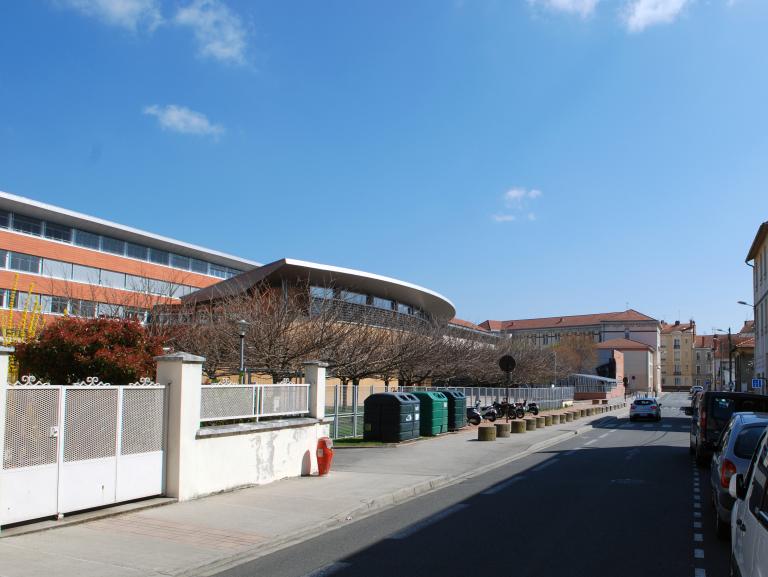 École pratique de commerce et d’industrie, actuellement lycée d’enseignement général, technologique et professionnel, dit cité scolaire Hippolyte Carnot