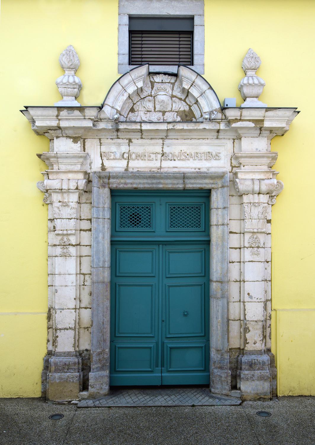 Portail du collège jésuite