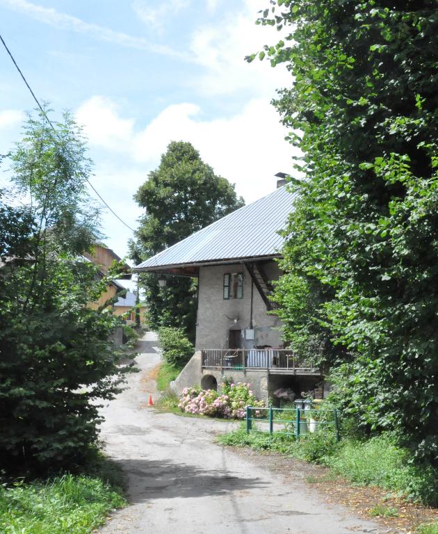 Moulins à farine, moulin à huile et scierie Fraix actuellement logement