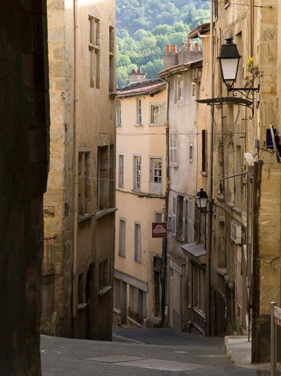 Forte pente dans le haut de la rue Durolle.