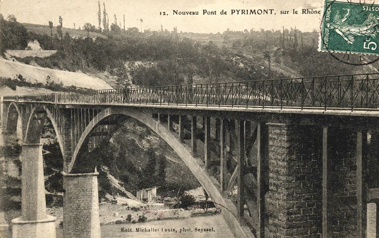 Ancien pont routier de Pyrimont (détruit), actuellement piles (vestiges)