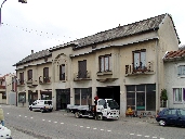 Garage de réparation automobile, actuellement usine de taille de matériaux de construction dite Marbrerie Tona