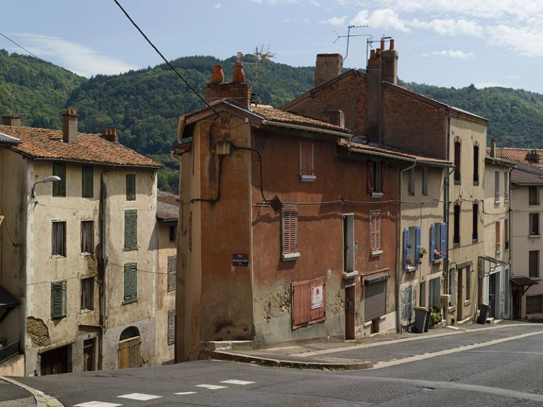 Maisons sur double pente rues Victor-Hugo et Patural-Puy.