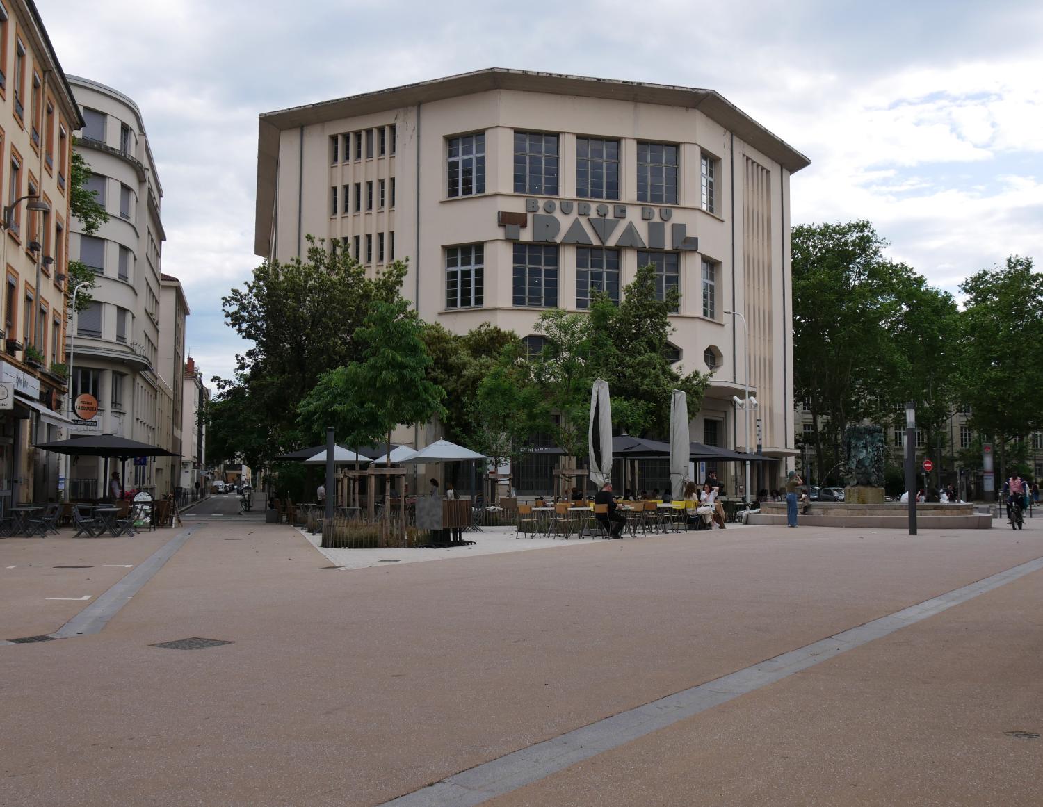 Bourse du Travail actuellement salle de spectacle et bureaux syndicaux