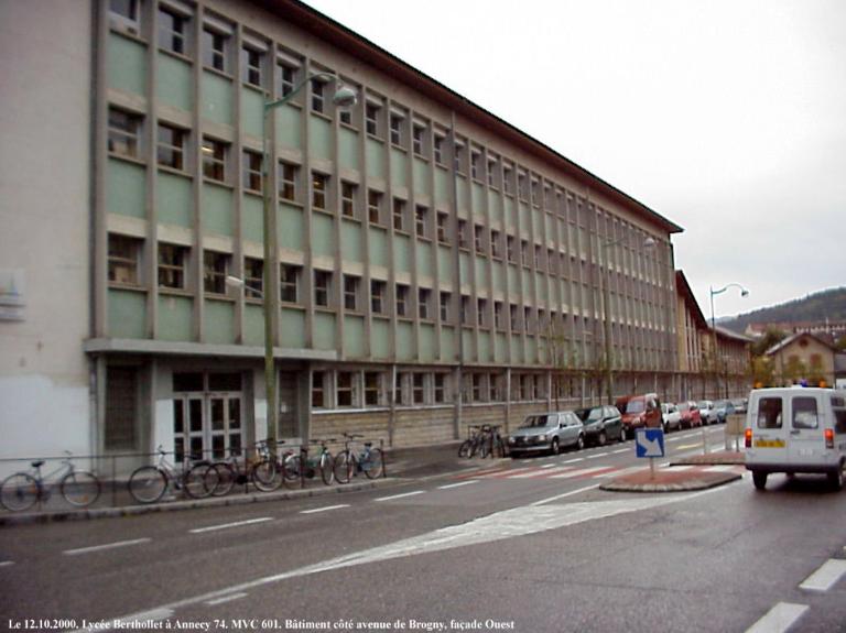 État en 2000 : façade aile Brogny sur l'avenue
