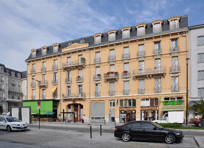 Hôtel de voyageurs, Hôtel de Madrid-Pavillon Rivollier, puis Pavillon Rivollier, actuellement immeuble