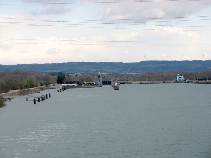 Centrale hydroélectrique, écluse dite usine-écluse de Sablons, pont routier