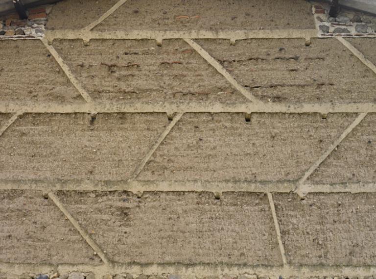 Mur de pisé (Montbrison, hameau de Curtieux).