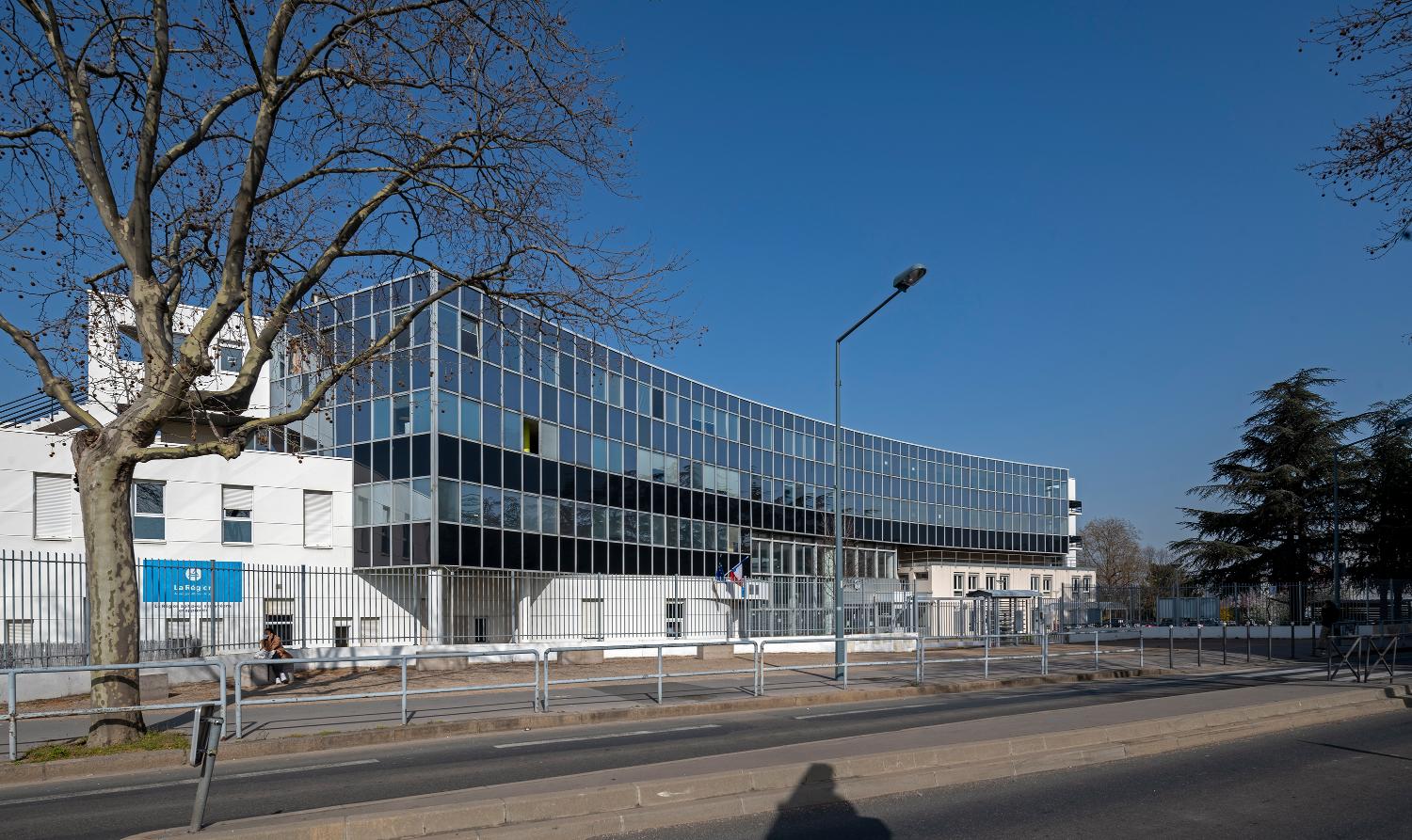 Lycée Marcel-Sembat et lycée Marc-Seguin, actuellement cité scolaire Sembat-Seguin