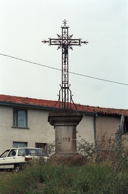 Les croix monumentales du canton de Boën et de la commune de Sail-sous-Couzan