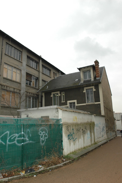 Usine de papeterie Cluzel puis ateliers du Rhône puis œuvre hospitalière française de l'ordre de Malte actuellement Acoucité : associations partis politiques syndicats