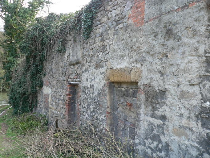 Blanchisserie industrielle dite lavage de laine de Piellat actuellement grand parking de l'entreprise Lamy location de véhicules