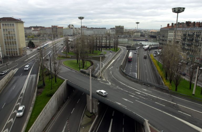 Gare routière, centre commercial, parc de stationnement, jardin public : Centre d'échanges de Lyon-Perrache