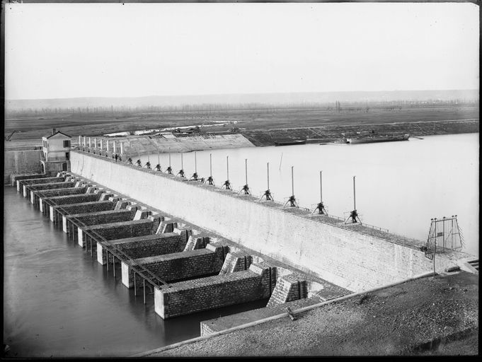 Barrage de garde dit barrage hydroélectrique de Jonage, écluse