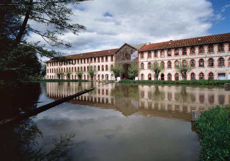 Manufacture de soierie et cité ouvrière Girodon actuellement logement