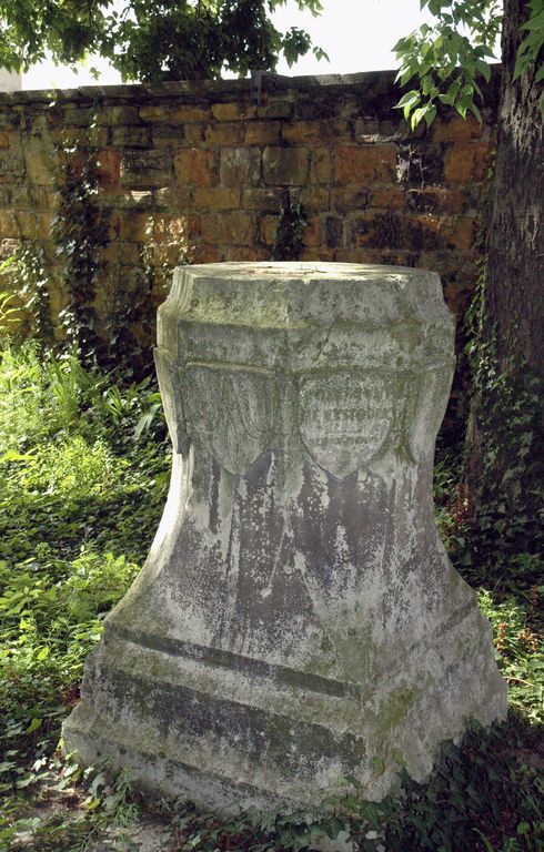 Socle de statue