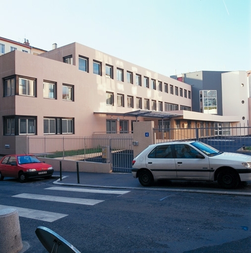 Usine textile dite Atuyer Bianchini et Férier actuellement école maternelle et immeuble