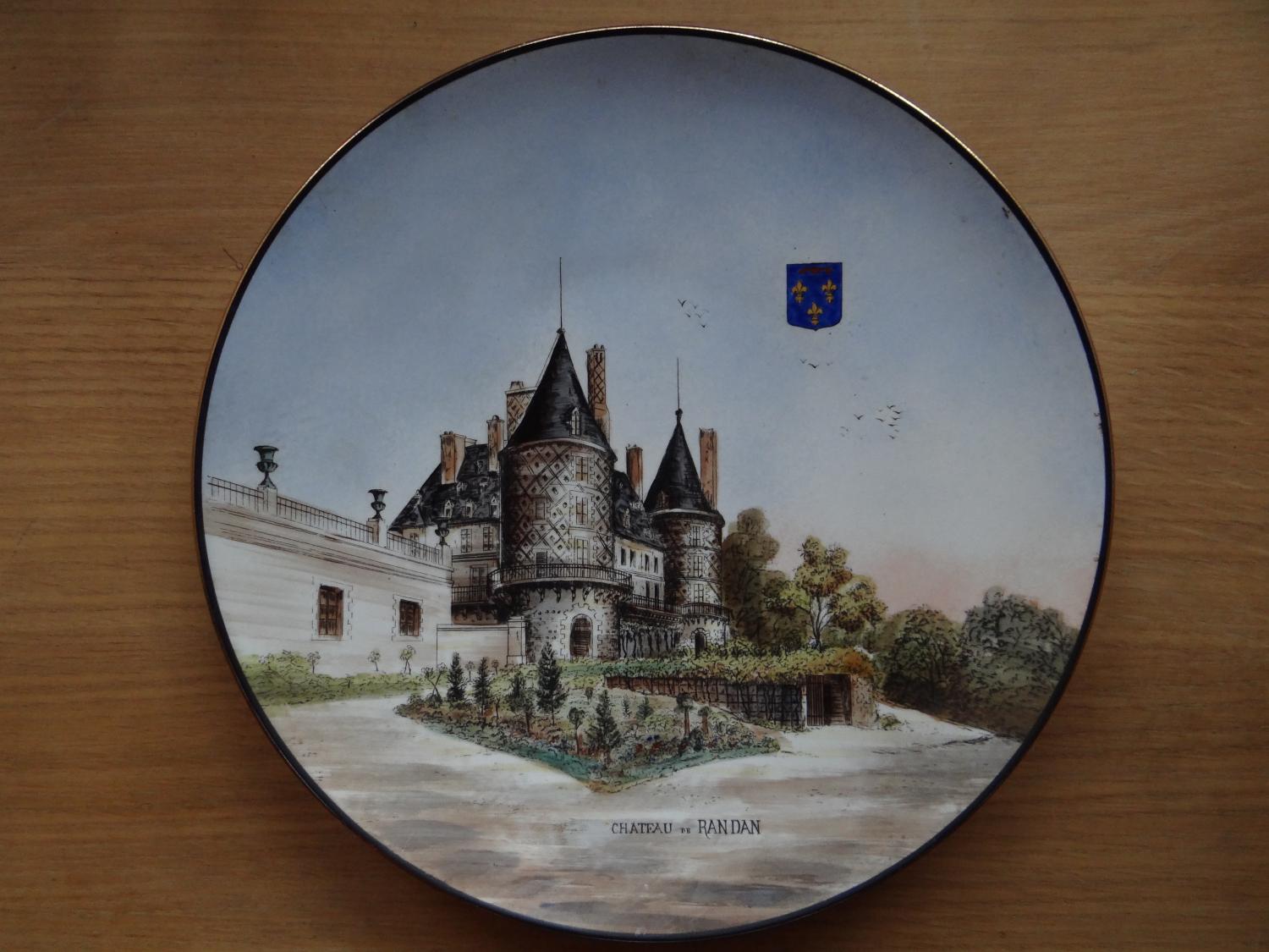 Plat souvenir avec une vue du château de Randan