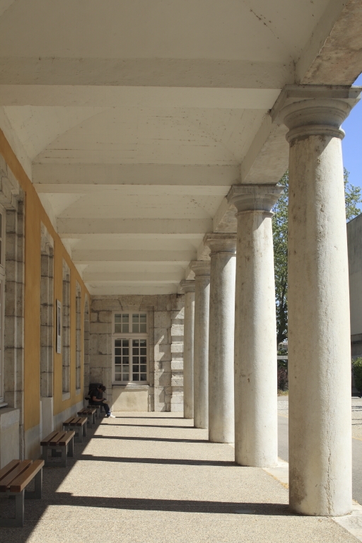 Collège de Tournon, puis école royale militaire, école centrale, collège communal, collège royal, lycée impérial, lycée de garçons, actuellement lycée Gabriel-Faure