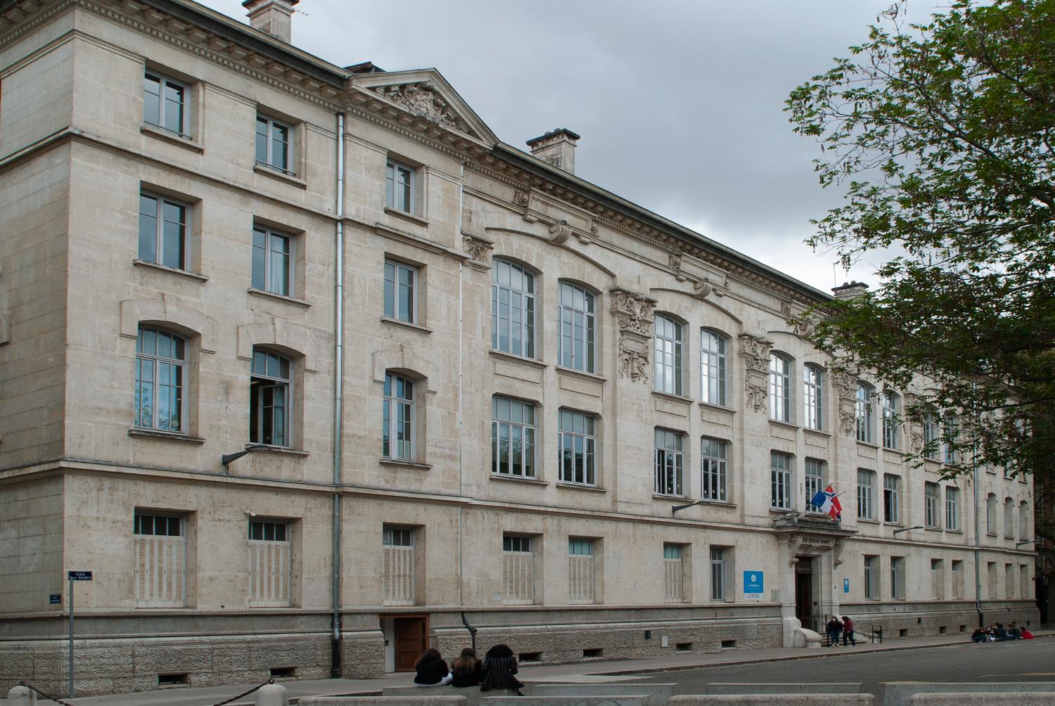 Lycée de jeunes filles Edgar-Quinet, actuellement lycée Edouard-Herriot