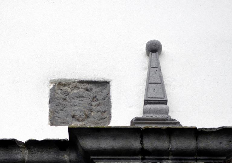 Portes (décor d'élévation extérieure) : portes du collège Jeanne de la Treilhe