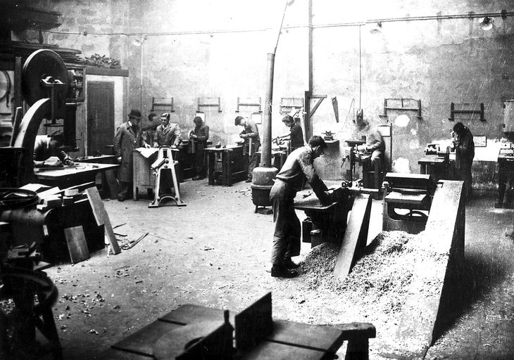 Ecole de métiers des industries métallurgiques et atelier-école, puis lycée technique des industries métallurgiques et lycée d'enseignement professionnel, actuellement lycée Hector-Guimard - Lycée des Métiers, Transformations des matériaux