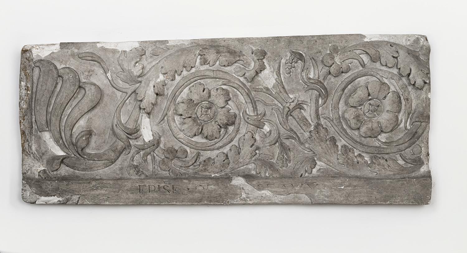 Bas-relief : Frise avec rinceaux