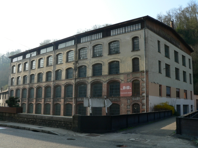 Usine textile Gilibert actuellement entreprise JMA entrepôt de placage de bois